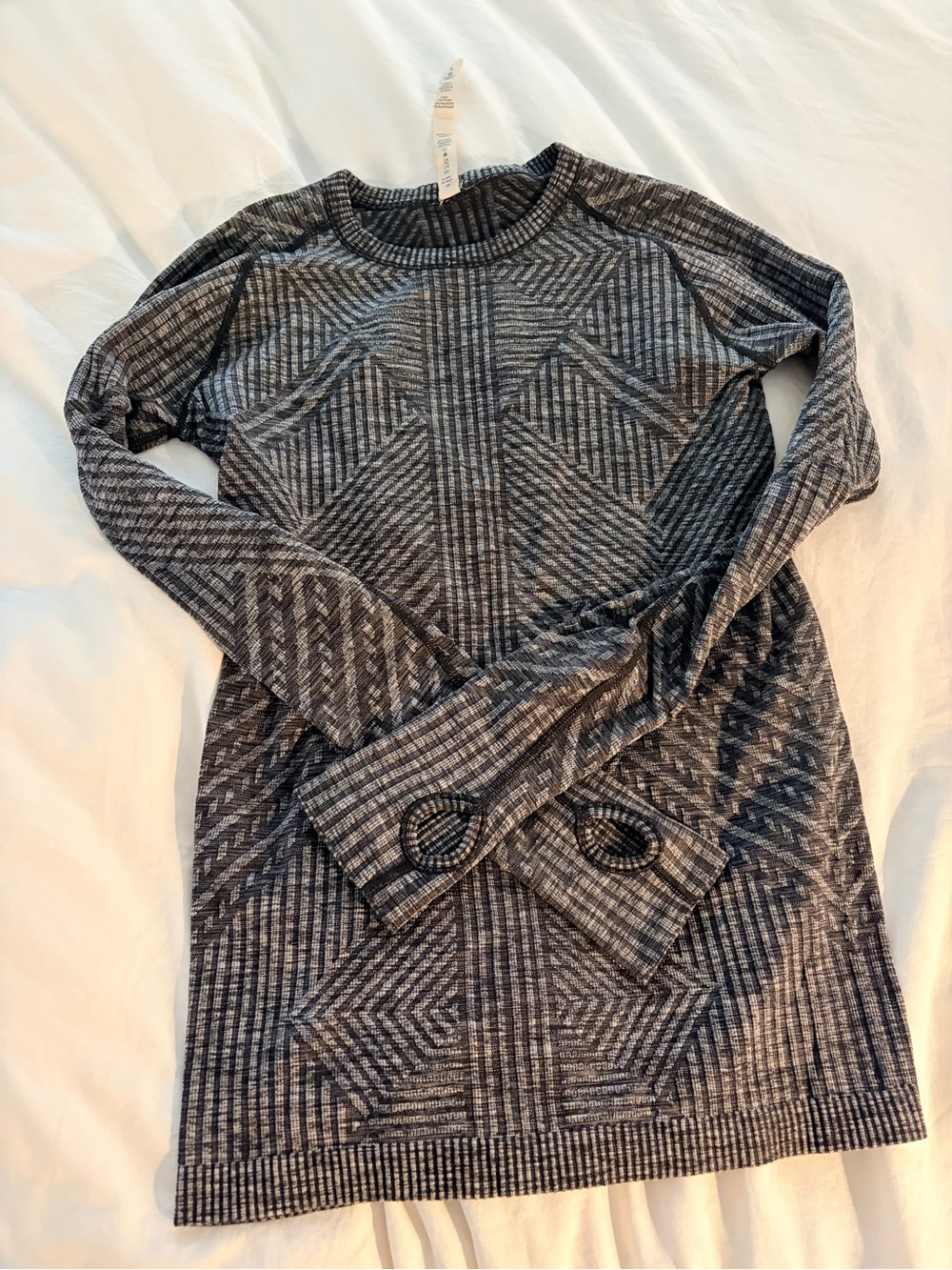 Lululemon Women’s Gray Geometric crew sport shirt